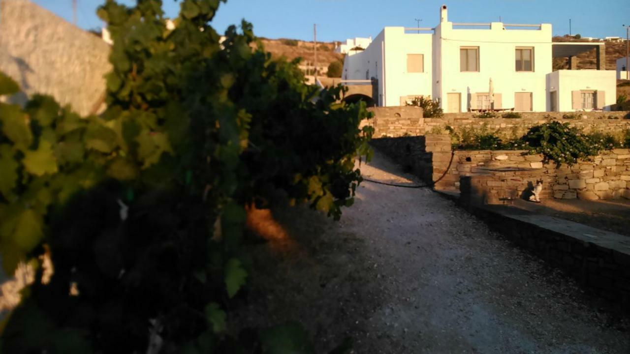 Villa Nesaea Seafront House à Parasporos Extérieur photo